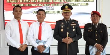 Kapolres Tapanuli Selatan Berikan Piagam Penghargaan Kepada Kasat Reskrim