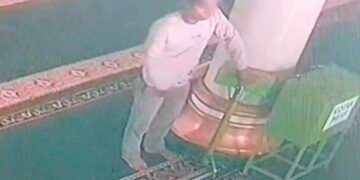 Maling Kotak Infaq Masjid Taqwa Muhammadiyah Terekam CCTV