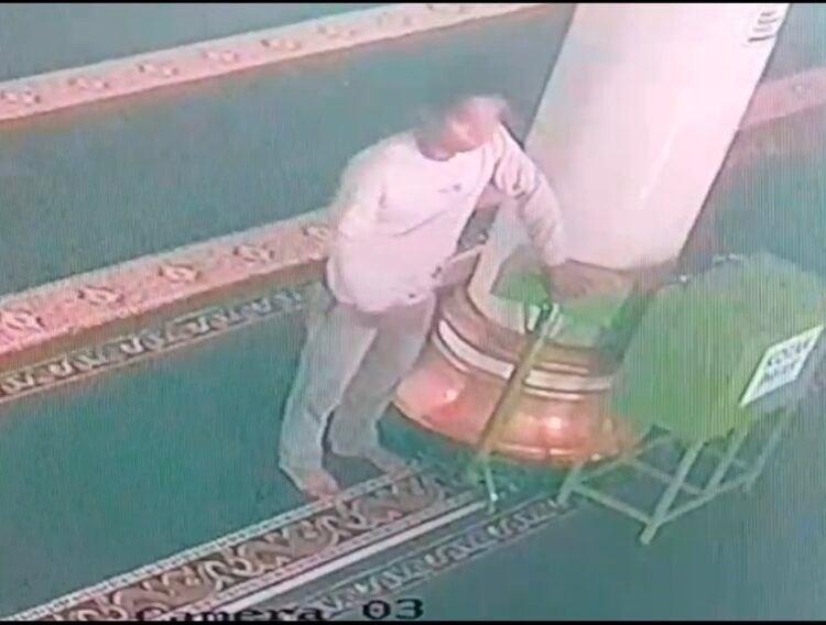Maling Kotak Infaq Masjid Taqwa Muhammadiyah Terekam CCTV