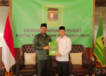 H.Muhammad Mardiono Serahkan Mandat Ketua Plt DPC PPP Langkat kepada Mas’ud
