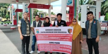 Sat Reskrim Polres Padang Lawas Gandeng Diskoperindag Pasang Spanduk Larangan Penyalahgunaan BBM Bersubsidi di SPBU