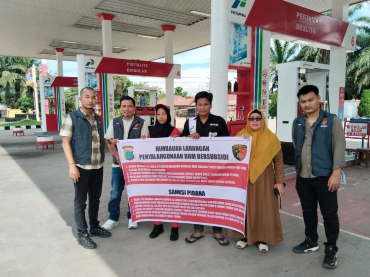Sat Reskrim Polres Padang Lawas Gandeng Diskoperindag Pasang Spanduk Larangan Penyalahgunaan BBM Bersubsidi di SPBU