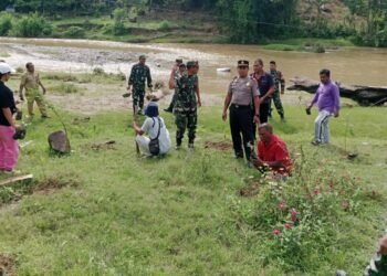 Polsek Tigabinanga Dukung Gerakan Penanaman Pohon Serentak Kodam I/Bukit Barisan