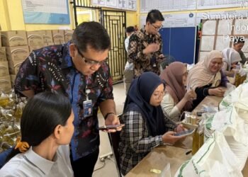 Dewas Perum Bulog Tinjau Kualitas dan  Penyaluran  Bantuan Pangan Sumatra Utara