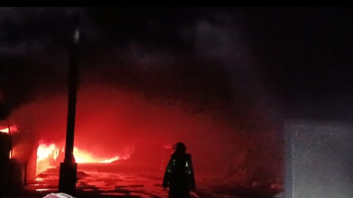 Pabrik Mainan di Medan Johor Terbakar, Asap Hitam Membumbung Tinggi