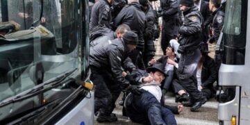 Yahudi Ultra-Ortodoks Lumpuhkan Lalu Lintas di Seluruh Israel