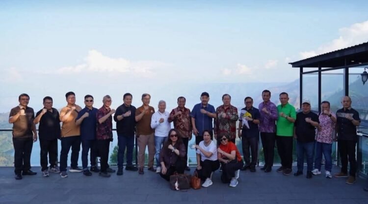 Bupati Karo Perkenalkan Potensi Wisata Karo Ajak Investor dan Perwakilan FGBMFI Kunjungi Sipiso-piso