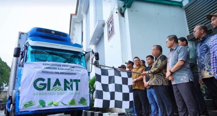 Implementasikan KAD: Bupati Karo Lepas Pengiriman 9 Komoditas Unggulan ke Palangkaraya