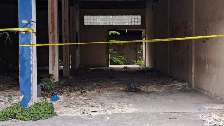Mayat Pria Ditemukan Tergantung di Lantai Dua Gedung di Medan Barat