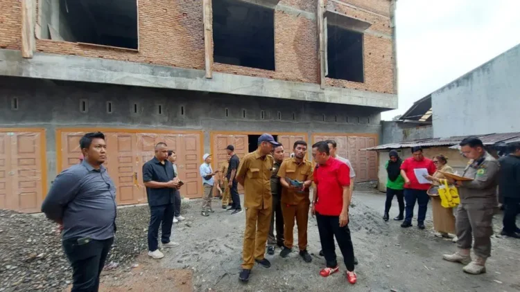 Komisi IV DPRD Medan Sidak Perumahan Diduga Tanpa Izin di Medan Tembung, Minta Satpol PP Segel Bangunan