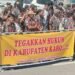 Geruduk Polres Karo, Ratusan Massa Tuntut Pelaku Penyerangan Kantor LMP Ditangkap