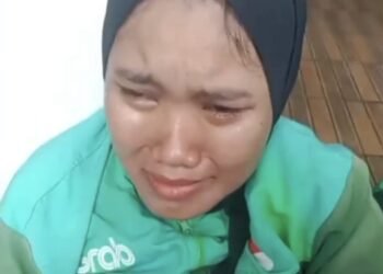 Wanita Driver Ojol Disabilitas Ditabrak Angkot, Motornya Dicuri