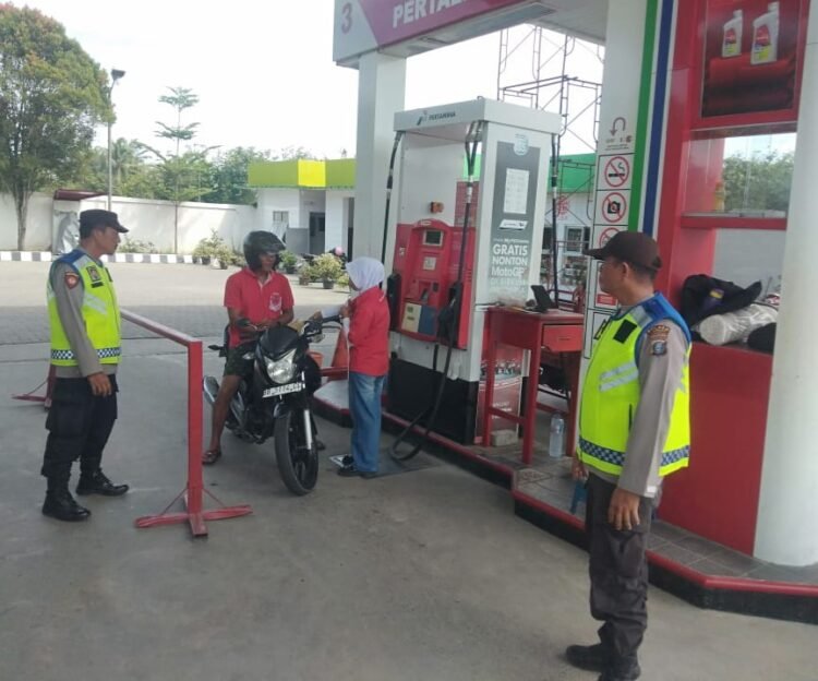 Menjaga Keamanan Wilayah, Polsek Padang Tualang Rutin Melaksanakan Patroli Obyek Vital di SPBU