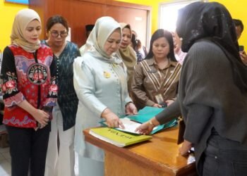 Plt. Bupati Langkat Serahkan Kunci Rumah Layak Huni Untuk Warga Pematang Serai