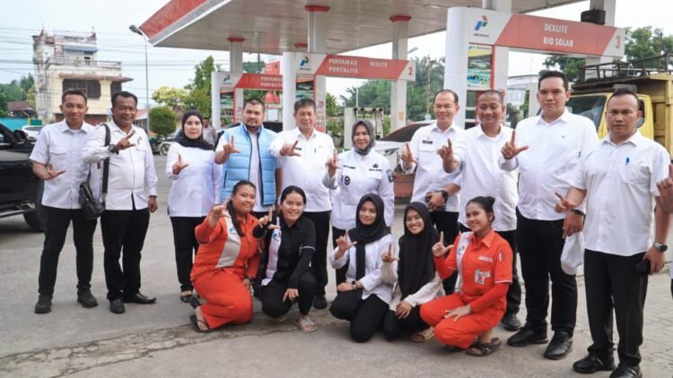 Plt. Bupati Tiorita Tinjau Ketersediaan BBM di SPBU Stabat, Atasi Antrean BBM di Langkat