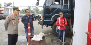 Kapolres Langkat Tinjau Ketersediaan BBM di SPBU Perdamaian Stabat, Antrean Mulai Berangsur Normal