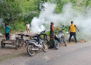 Polsek Juhar Bersama Forkopimcam dan Warga Gelar Gotong Royong