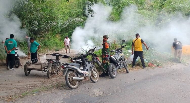 Polsek Juhar Bersama Forkopimcam dan Warga Gelar Gotong Royong