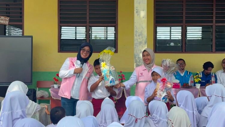Peduli Kesehatan PT PLN Indonesia Power UBP Pangkalan Susu Bersama Tim Dokter dan Srikandi Berikan Edukasi 6 Langkah Cuci Tangan yang Benar di Sekolah SD Negeri 054951