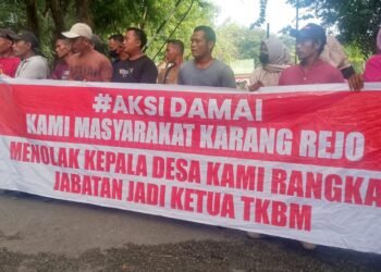 Tolak Kades Rangkap Jabatan, Ratusan Warga Karang Rejo Unjuk Rasa di Kantor Bupati Langkat