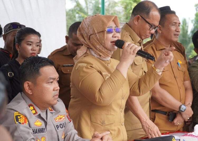 Kawal Percepatan Bantuan Banjir, Tiorita Tegaskan Siap Berjuang Bersama Warga Langkat