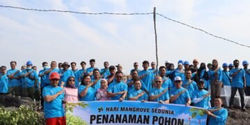 Hijaukan Bumi, Lestarikan Negeri. PLN Indonesia Power UBP Pangkalan Susu Melakukan Penanaman Mangrove, Wujud Nyata Komitmen Pelestarian Lingkungan Pesisir