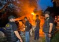 Polrestabes Medan Bongkar dan Bakar Barak Narkoba di Klambir V, Satu Pengedar Ditangkap