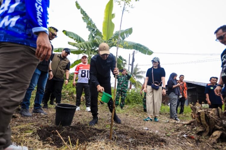 Menyambut Kemerdekaan RI, Rico Waas Gelar Gotong Royong Massal di 21 Kecamatan Hingga Serap Aspirasi Warga