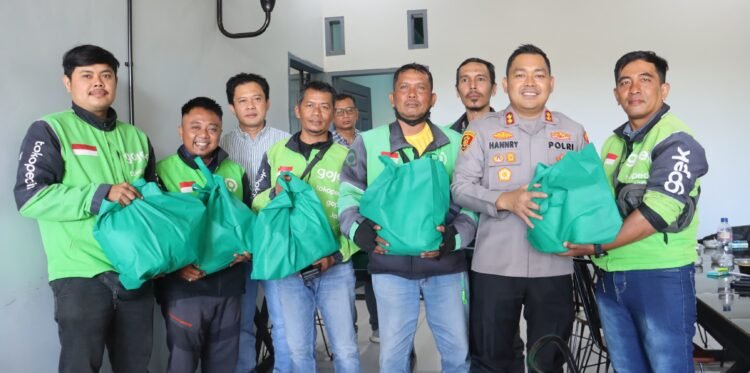 Silaturahmi dengan Ojol, Kapolres Langkat Ajak Jaga Kamtibmas