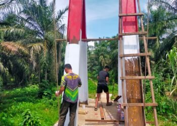 Satgas Gulbencal Kodam I/BB Perbaiki Jembatan Gantung Penghubung Desa Sisalean dan Jorang Balanga