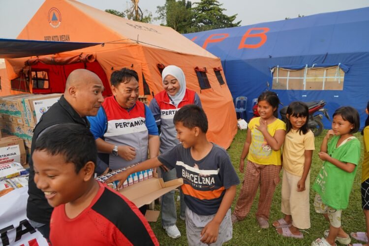 Pertamina Patra Niaga Regional Sumbagut Gerak Cepat, Salurkan Bantuan Masyarakat Terdampak Puting Beliung di Medan