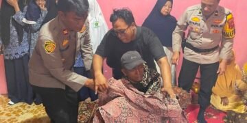 Polres Padangsidimpuan Kawal Pemakaman Korban Kebakaran