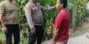 Sahuti Keluhan Warga, Kapolsek Hinai Tinjau Jembatan Rusak di Batu Melenggang