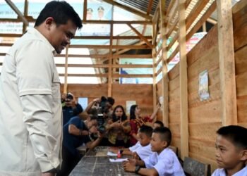 Dulu Belajar di Kelas Papan, Kini Gubernur Bobby Hadirkan Gedung Sekolah Permanen