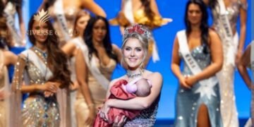 Bikin Haru, Miss Universe Canada Naik Panggung Gendong Bayi