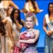 Bikin Haru, Miss Universe Canada Naik Panggung Gendong Bayi