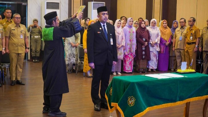 Lantik Erfin Fahrurrazi sebagai Penjabat Sekda, Rico Waas Minta Percepat Kinerja OPD Tanpa Langgar Aturan
