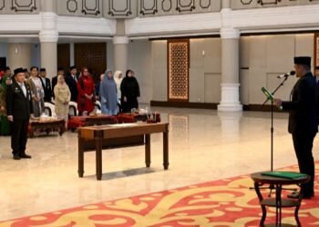 Gubernur Bobby Lantik Timur Tumanggor Jadi Pj Sekda, Titip 3 Pesan Penting!