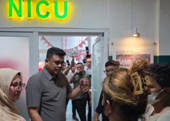 Keracunan MBG di Karo, Gubernur Bobby Jenguk Siswi SMKN 1 Berastagi di RS Haji