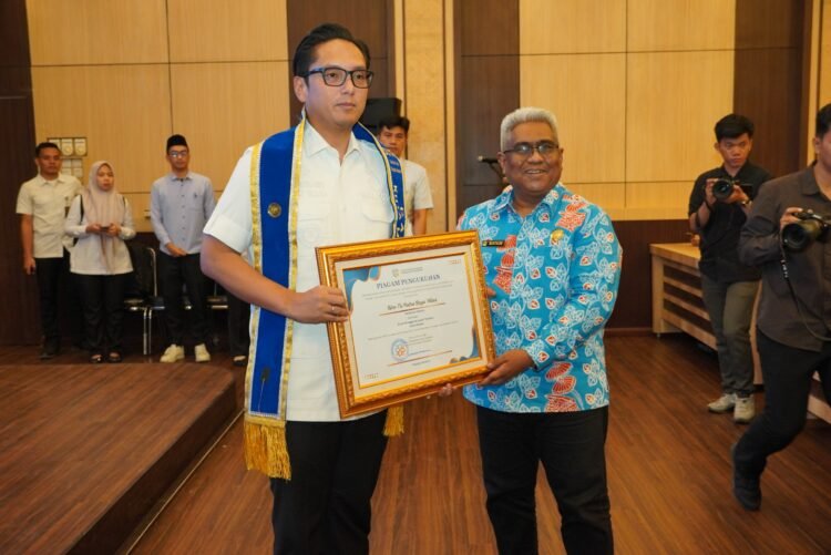 Rico Waas Dikukuhkan sebagai Duta Penggerak Ayah Teladan Kota Medan