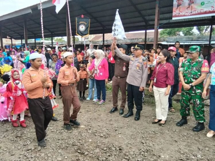 Polsek Tigabinanga Amankan Pawai Drumben PAUD, TK, dan SD Sambut HUT ke-81 RI