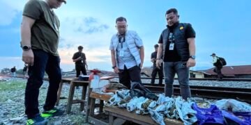 Polrestabes Medan Ratakan Bantaran Rel KA Medan – Kualanamu yang Jadi Sarang Narkoba