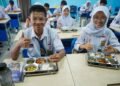 Bersama Mendikdasmen, Rico Waas Tinjau SMPN 16, Mebelair Rusak Diganti Tahun Ini