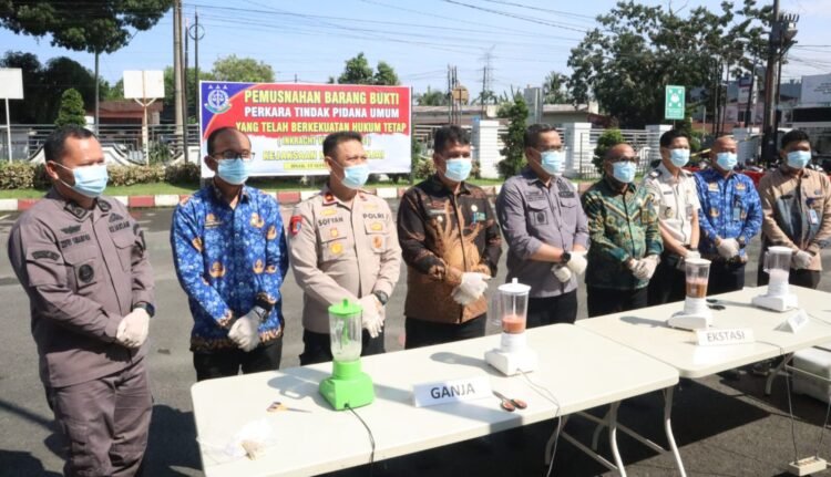Kejari Binjai Musnahkan Barang Bukti Hasil Kejahatan