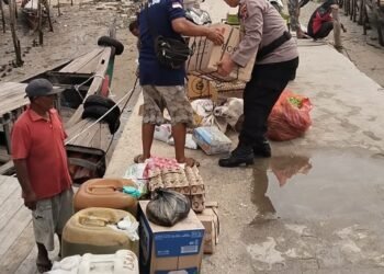 Satpolairud Polres Langkat Sampaikan Imbauan Waspada Cuaca Ekstrem Kepada Nelayan