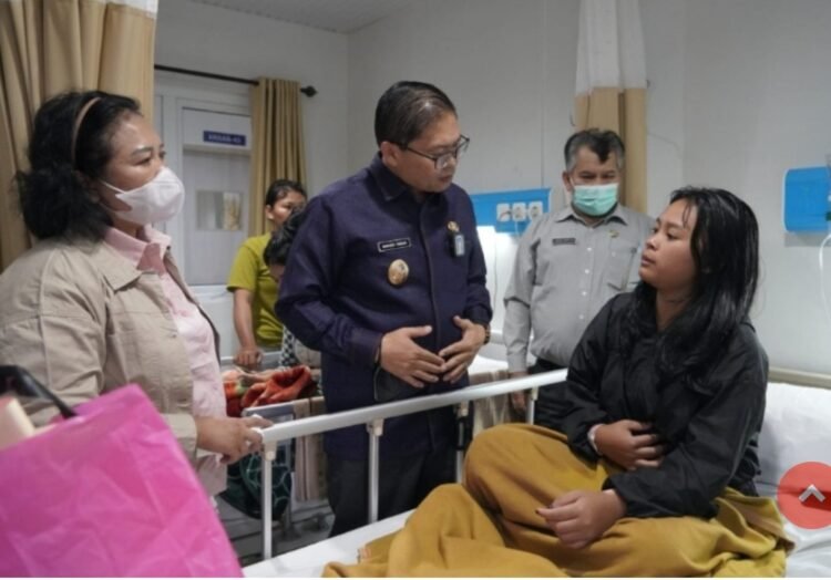 Peduli Korban MBG: Pemkab Karo Jenguk Pelajar SMKN Merdeka di Rumah Sakit Amanda