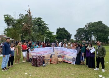 BMM Berbagi Kudapan Sehat untuk Ratusan Warga Terdampak Angin Kencang Sukamaju