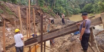 Polsek Salapian Monitoring Jembatan Merah Putih