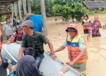 Banjir Landa Besitang, Plt Bupati Langkat Salurkan Bantuan dan Layanan Kesehatan