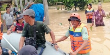 Banjir Landa Besitang, Plt Bupati Langkat Salurkan Bantuan dan Layanan Kesehatan